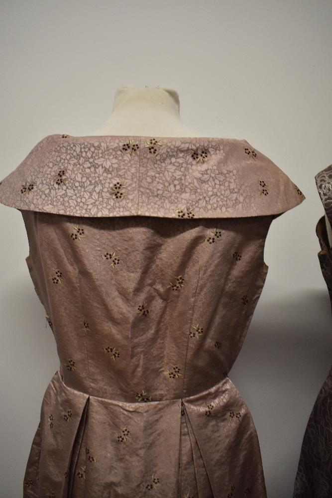 A dusty pink 1950s evening dress having shawl collar,side metal zip and pleated skirt and a 1960s - Image 6 of 8