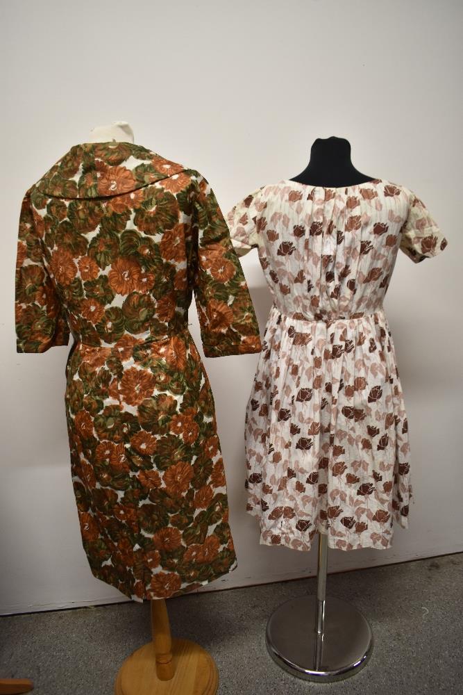 A 1960s autumnal print Trevira dress and a 1950s abstract roe patterned cotton day dress. - Image 5 of 5