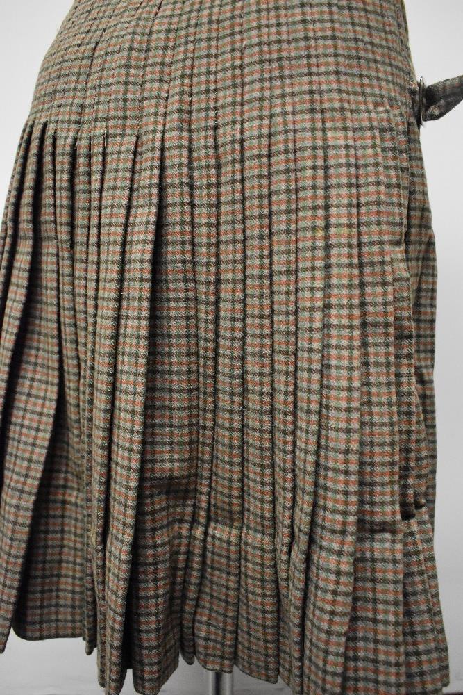 An antique kilt, some repair and nips in places, partially lined in a natural calico fabric. - Image 8 of 10