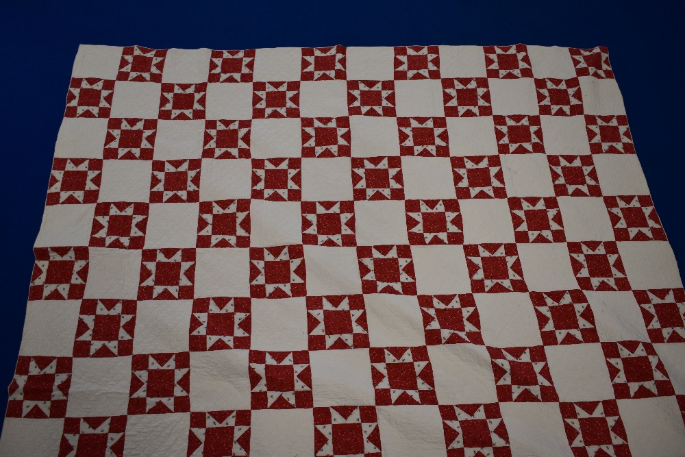 A beautiful late 19th/ early 20th century large hand stitched Durham quilt, having Ohio star - Image 10 of 11
