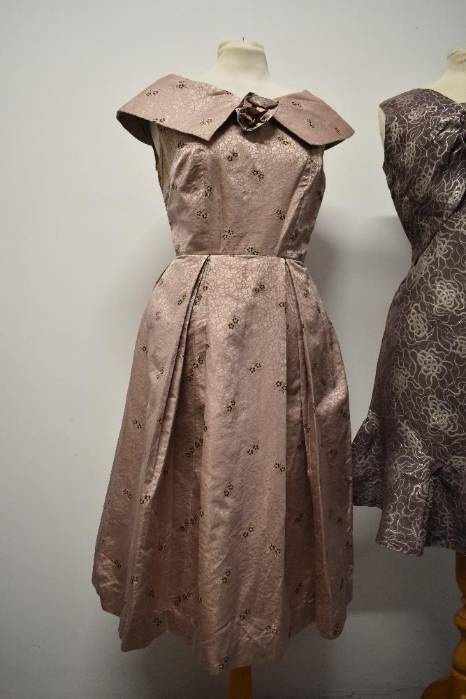 A dusty pink 1950s evening dress having shawl collar,side metal zip and pleated skirt and a 1960s - Image 4 of 8