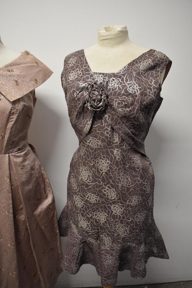 A dusty pink 1950s evening dress having shawl collar,side metal zip and pleated skirt and a 1960s - Image 3 of 8