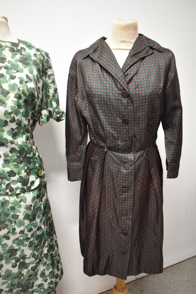 Three vintage 1960s dresses, including abstract patterned day dress with bow to neckline and big - Image 3 of 7