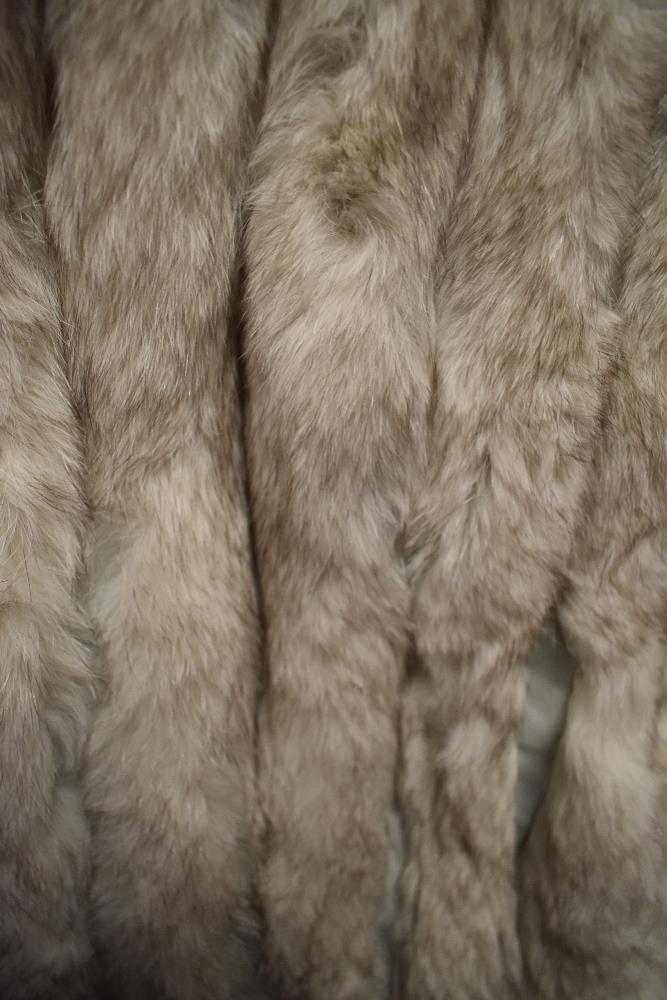 A vintage fox fur jacket, having leather banding interspersed with fur. - Image 4 of 4