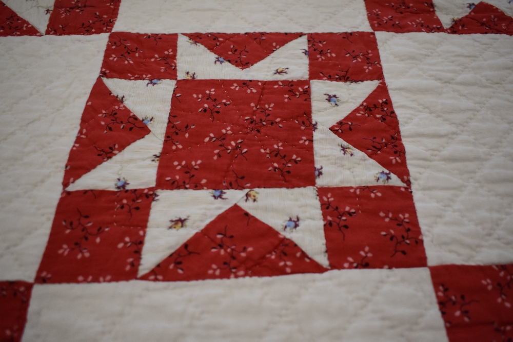 A beautiful late 19th/ early 20th century large hand stitched Durham quilt, having Ohio star - Image 11 of 11