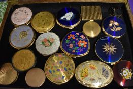 A collection of vintage compacts, including Stratton, some novelty designs, such as cats,