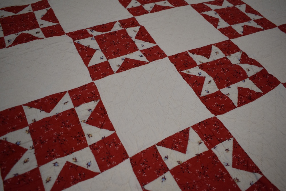 A beautiful late 19th/ early 20th century large hand stitched Durham quilt, having Ohio star - Image 3 of 11