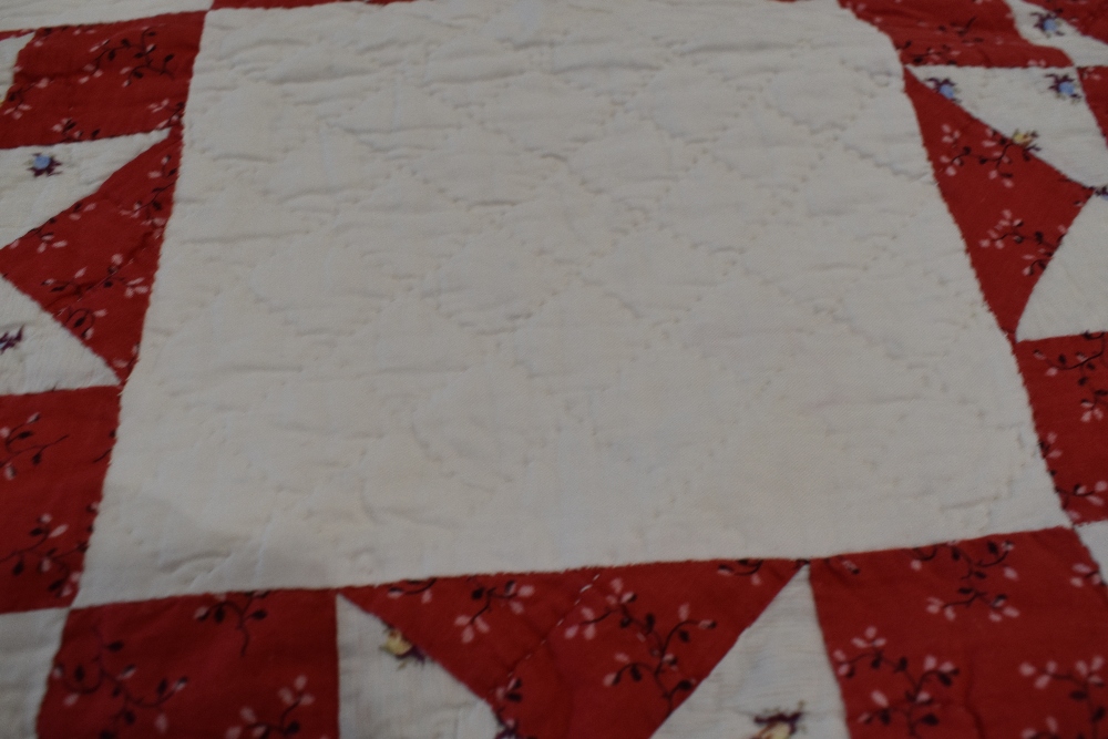 A beautiful late 19th/ early 20th century large hand stitched Durham quilt, having Ohio star - Image 5 of 11