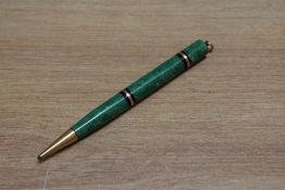 A Mabie Todd Swan ring top propelling pencil with two gold on black band (142/50) in jade green