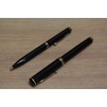 A Sheaffer Connoisseur aerometric fill fountain pen and ballpoint set in black, the fountain pen