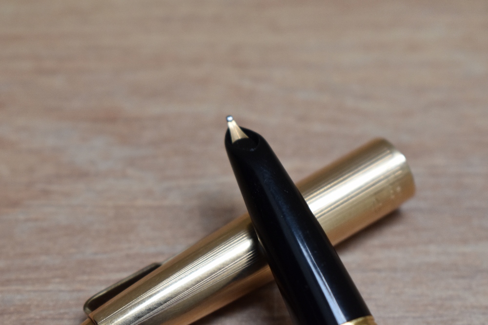 A Parker 65 consort aero fill fountain pen in rolled gold - Image 2 of 3