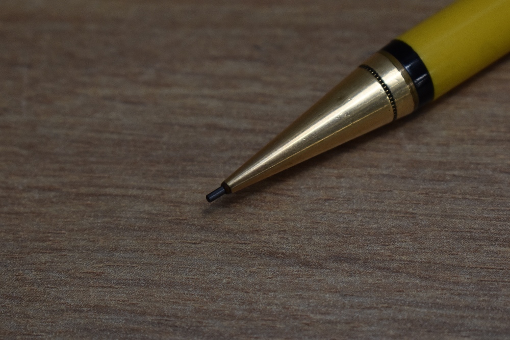An early Parker Duofold Senior propelling pencil in mandarin yellow - Image 2 of 2