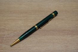 A Mabie Todd Fyne Poynt propelling pencil in dark jade green with two ribbed rings