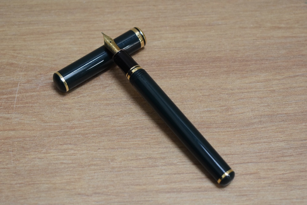 A Sheaffer Connoisseur aerometric fill fountain pen and ballpoint set in ivy green, the fountain pen - Image 2 of 3