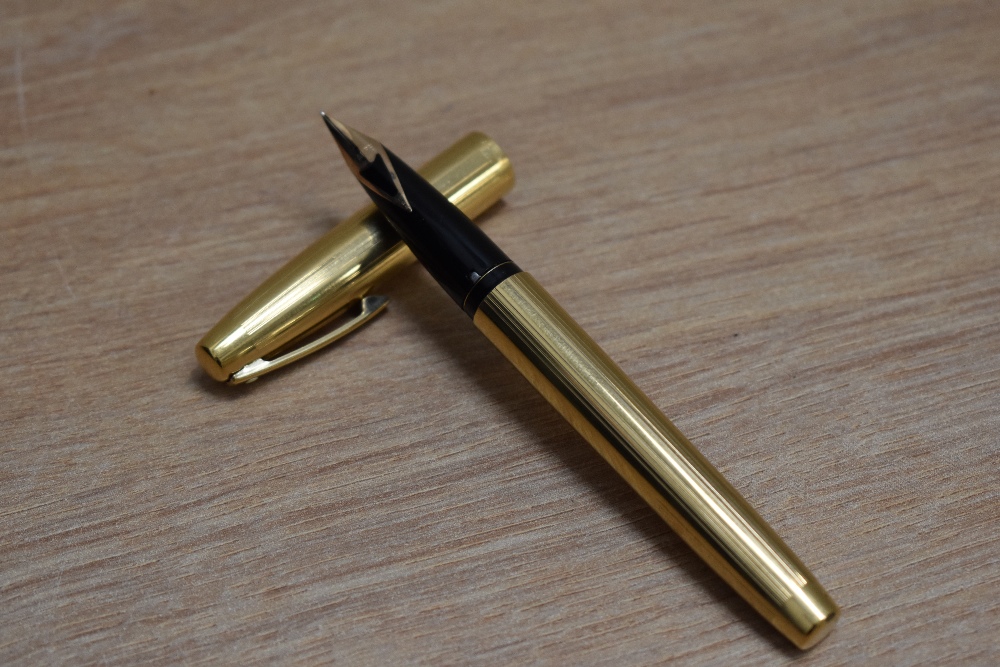 A Sheaffer Imperial 777 aerometric fill fountain pen and propelling pencil set in gold fill with - Image 2 of 3
