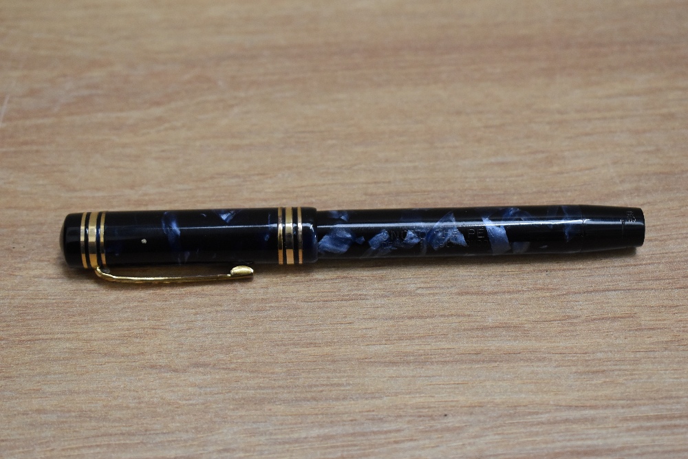 A De La Rue Onoto the Pen 6235/39 plunger fill fountain pen in blue black marble with one broad - Image 3 of 3