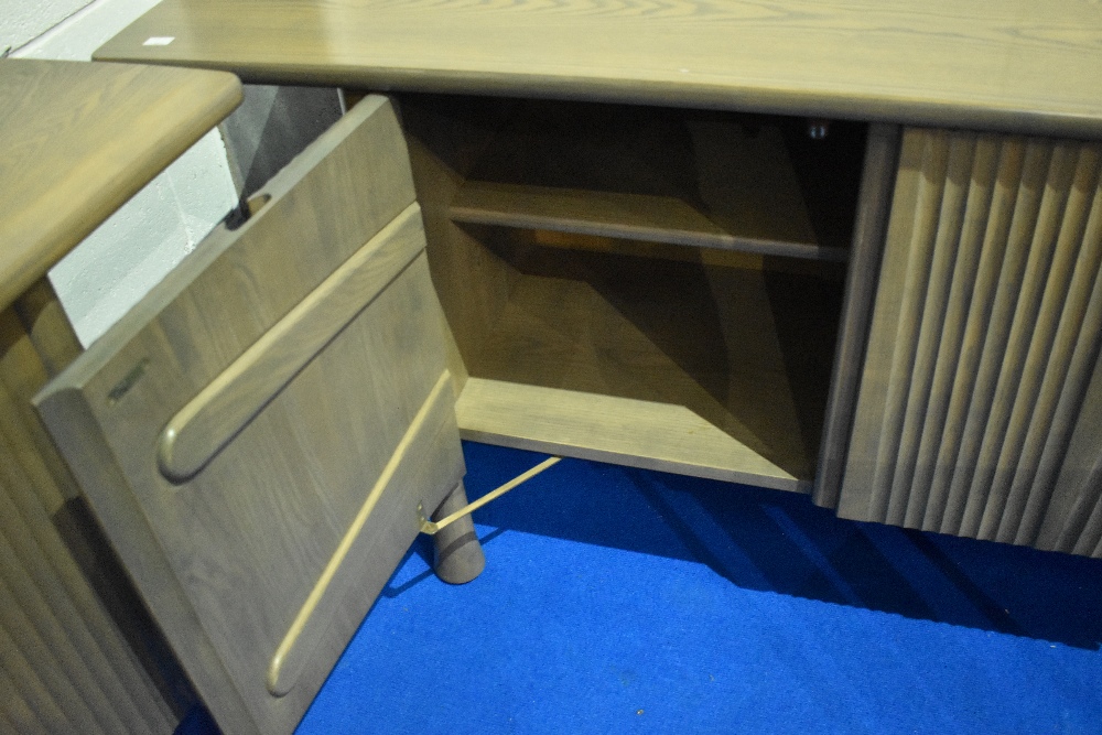 A modern bespoke Ercol sideboard, Silver mist design, with slide out cocktail section to centre, - Image 3 of 3