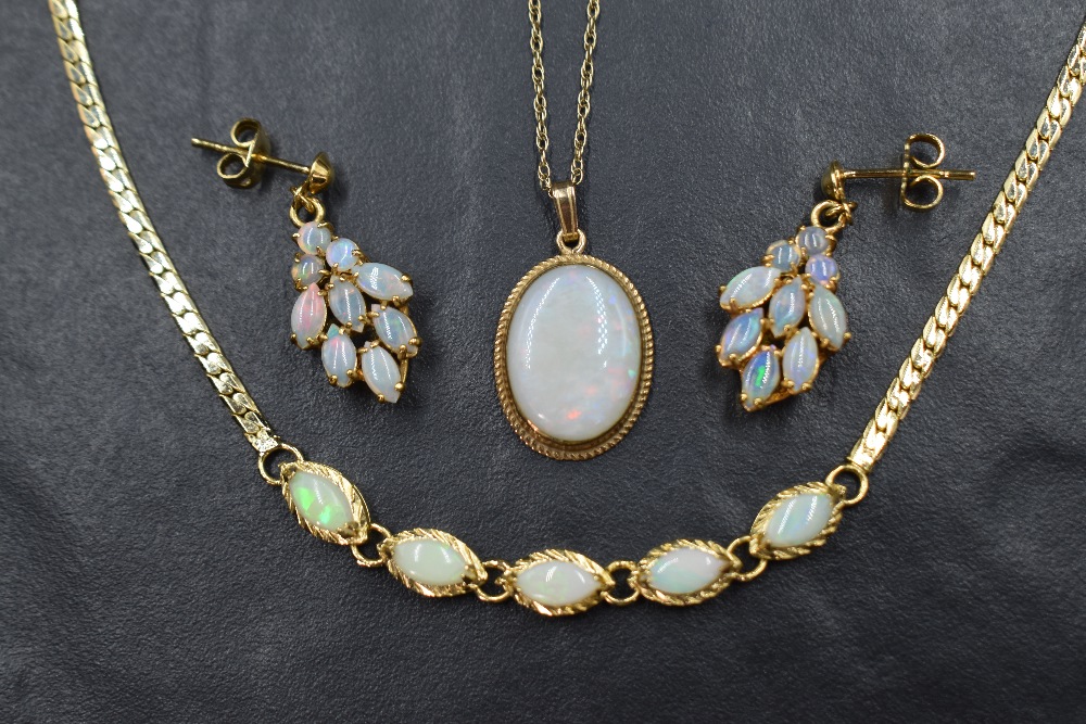 An Oval opal pendant in a 9ct gold collared mount on a 9ct gold chain, approx 18' & 2.7g with a