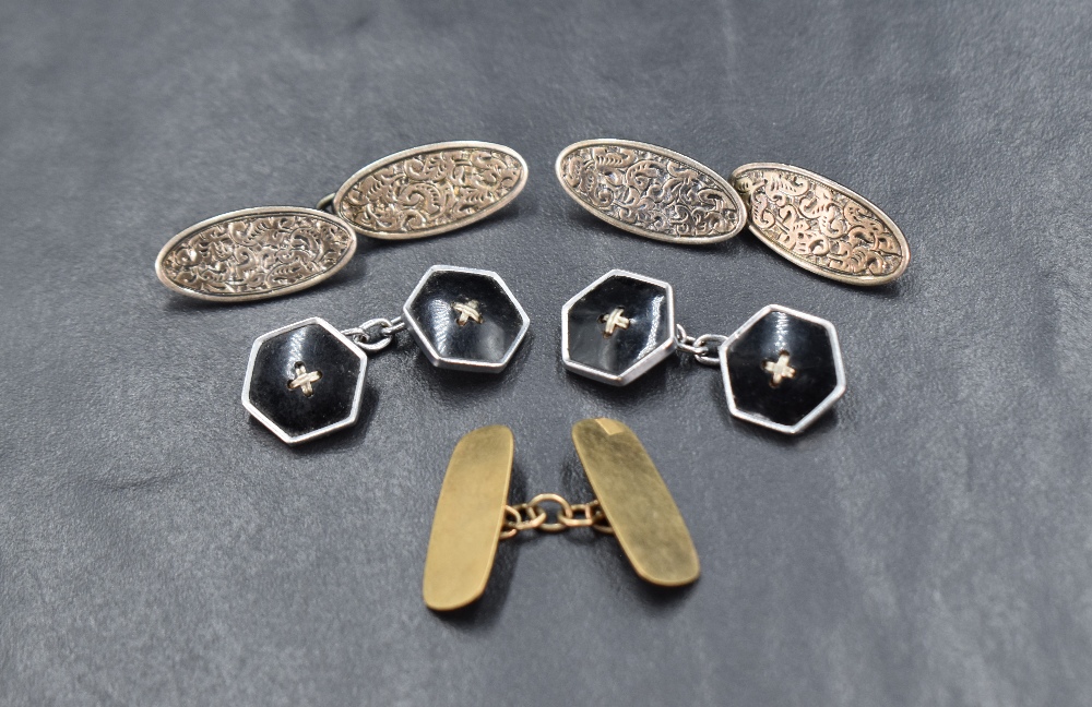 A pair of silver cufflinks having decorative oval panels with chain connectors, a single 9ct gold