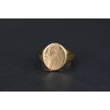 A gent's 9ct gold signet ring having engraved decoration, size S & approx 6.2g