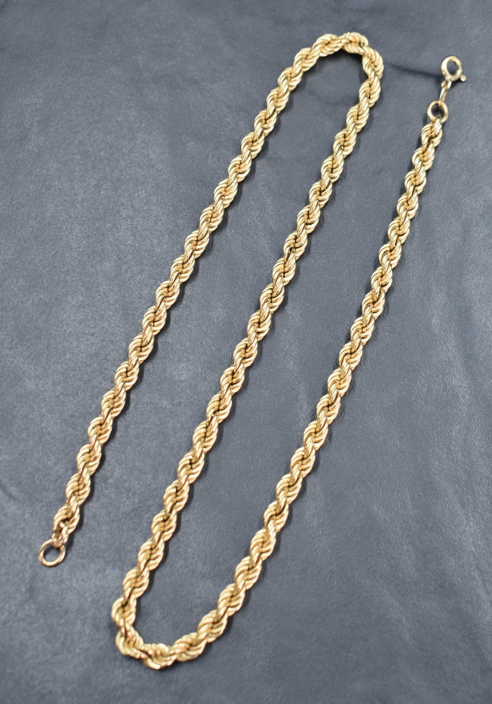 A 9ct gold rope chain, approx 18' & 8.8g