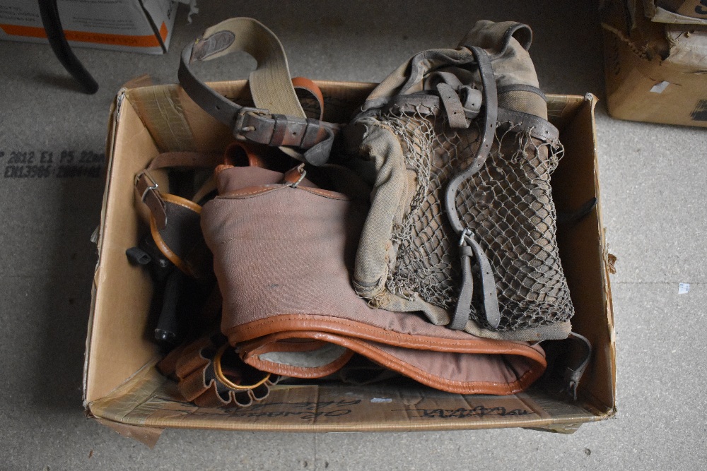 A box containing six vintage gun sleeves an old game bag and a cartridge belt - Image 2 of 4