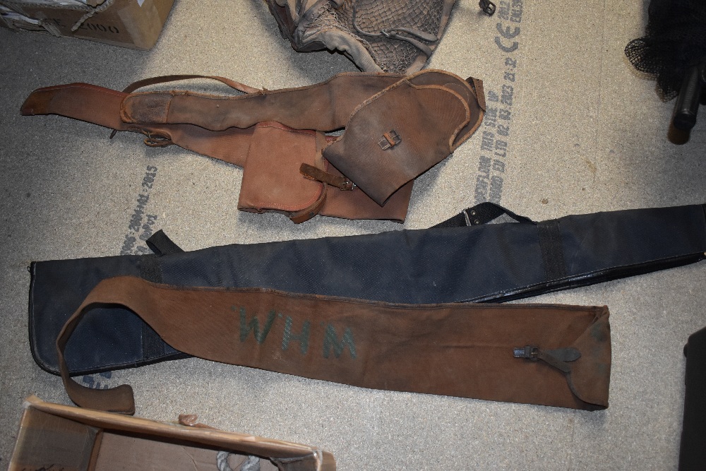 A box containing six vintage gun sleeves an old game bag and a cartridge belt - Image 4 of 4