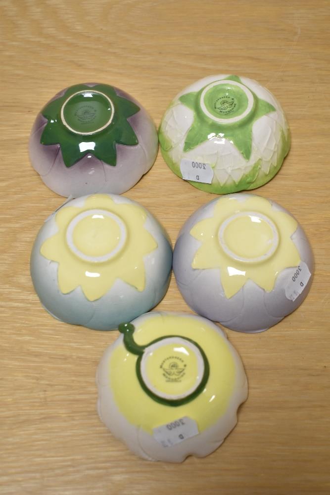 Five modern floral shaped sundea bowls. - Image 2 of 3