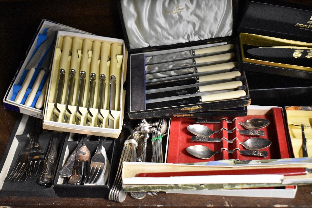 An assorted collection of boxed flatware, to include a group of six Art Deco Community plate - Bild 2 aus 3