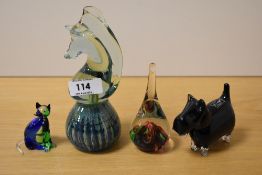 A 20th Century Langham art glass Scottie dog, measuring 9cm long, a Mdina seahorse paperweight, a