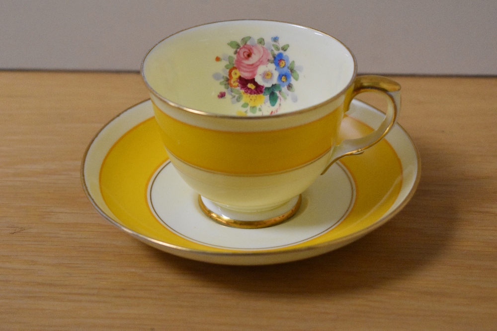 An early 20th Century Crown Staffordshire tea set, approx. 20 pcs, decorated with a foliate motif - Image 2 of 5