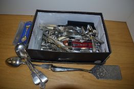 A selection of assorted flatware and cutlery including teaspoons and cake slice etc.