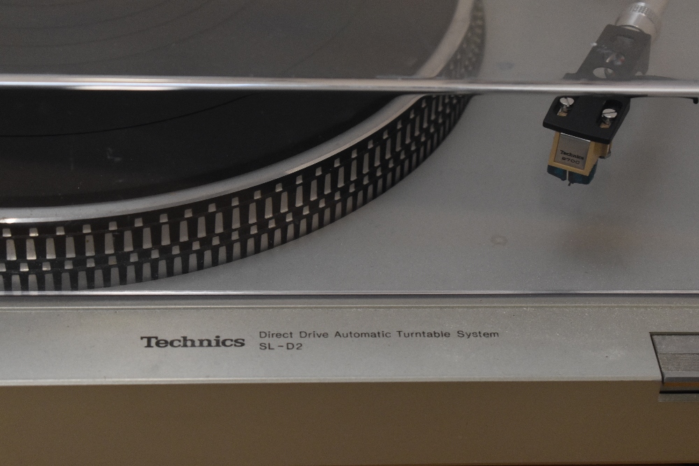 A Technics direct drive automatic turntable SL - D2 - a really nice piece in excellent condition - Image 2 of 5