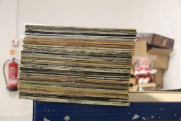 A mixed lot of albums , country , pop , jazz , crooners and more - potential resale interest - VG