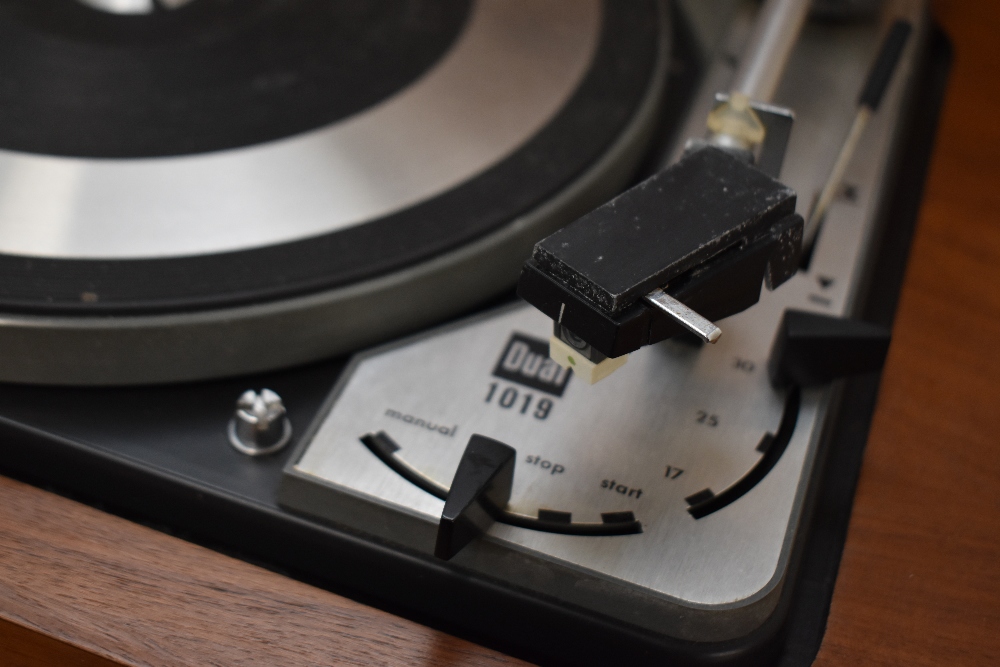 A Dual 1019 turntable complete with Plinth and dust cover / lid - Goldring MM Cartridge - fully - Image 2 of 9
