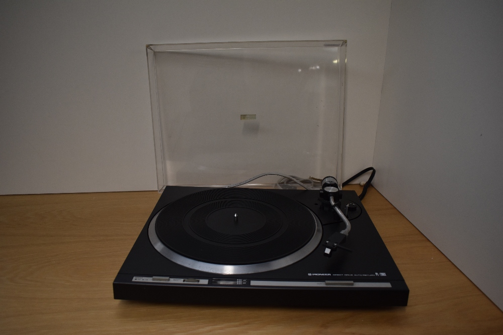 A Pioneer Turntable PL200