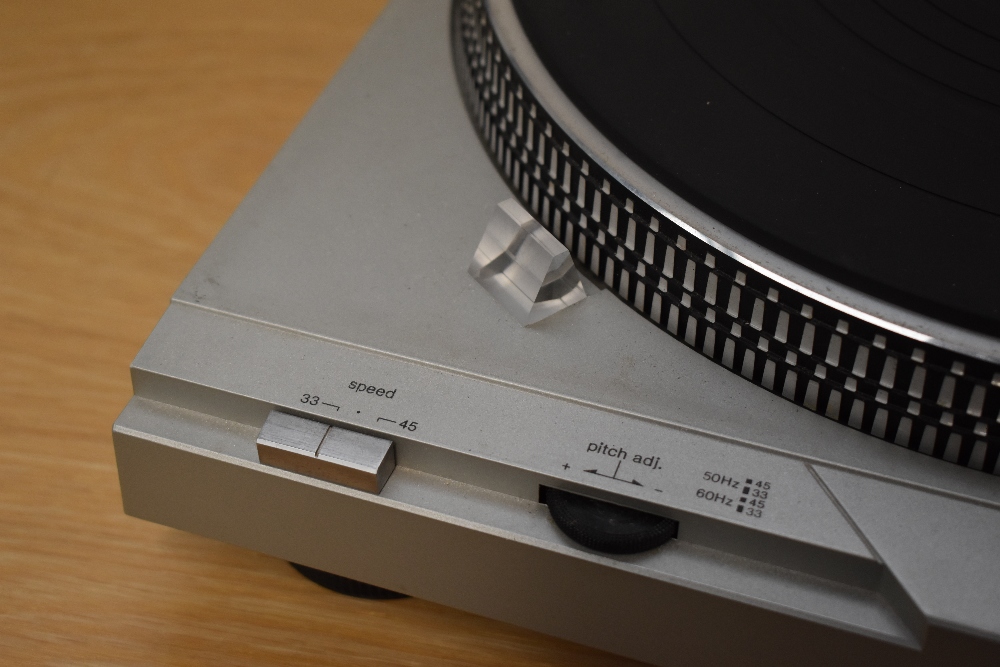 A Technics direct drive automatic turntable SL - D2 - a really nice piece in excellent condition - Image 4 of 5