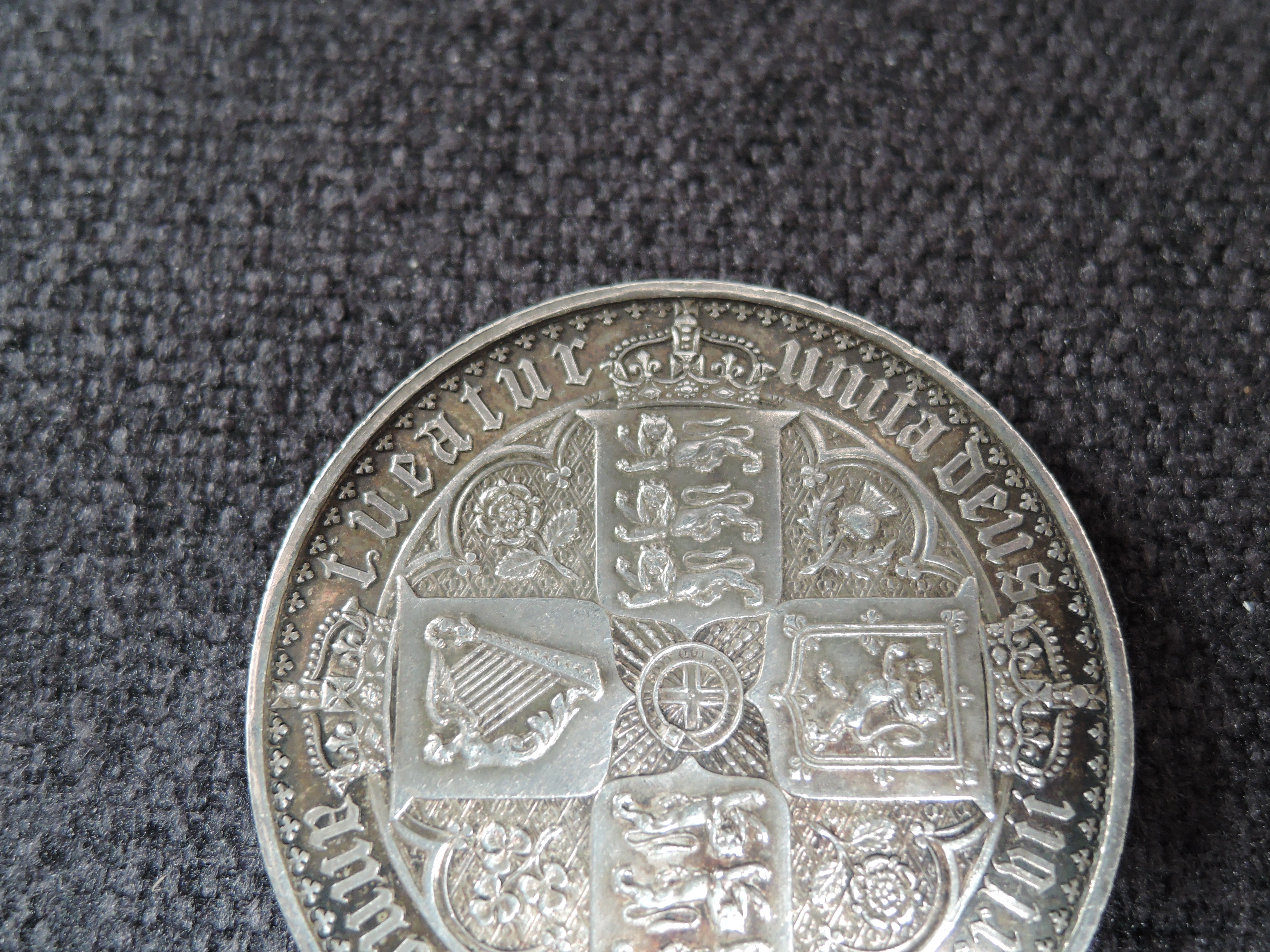 A Queen Victoria Silver 1847 Gothic Crown, Gothic Type Bust, Crowned Cruciform Shields, Emblems in - Image 7 of 19