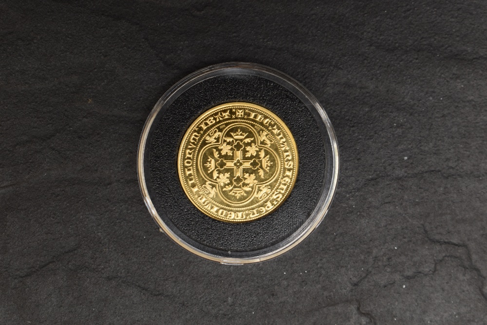 A Gold Edward III Fantasy Coin, 22ct gold, weight 4g, in plastic capsule - Image 2 of 2