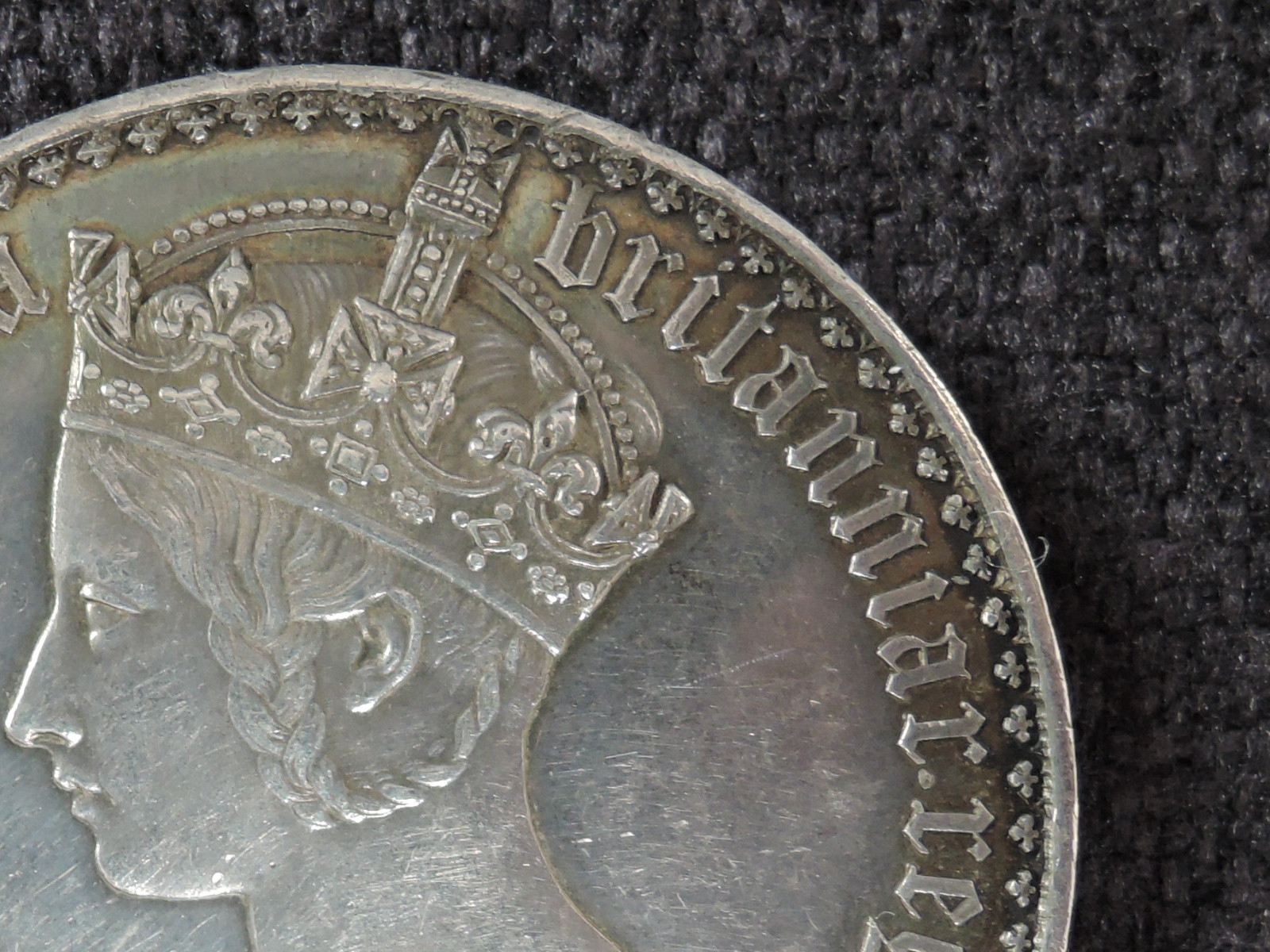 A Queen Victoria Silver 1847 Gothic Crown, Gothic Type Bust, Crowned Cruciform Shields, Emblems in - Image 16 of 19