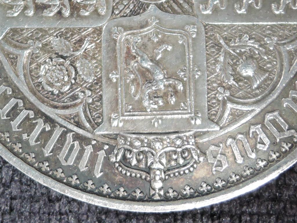 A Queen Victoria Silver 1847 Gothic Crown, Gothic Type Bust, Crowned Cruciform Shields, Emblems in - Bild 18 aus 19