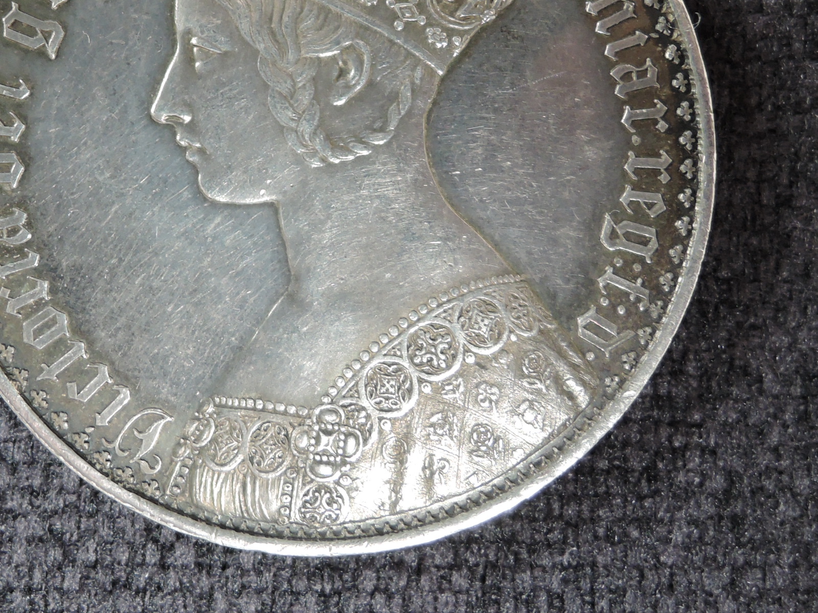 A Queen Victoria Silver 1847 Gothic Crown, Gothic Type Bust, Crowned Cruciform Shields, Emblems in - Image 17 of 19