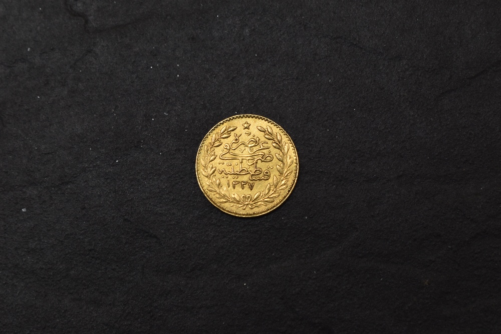 A Turkish Gold 25 Kurush, 19th century, 1.8g, 0.9170 Gold - Image 2 of 2