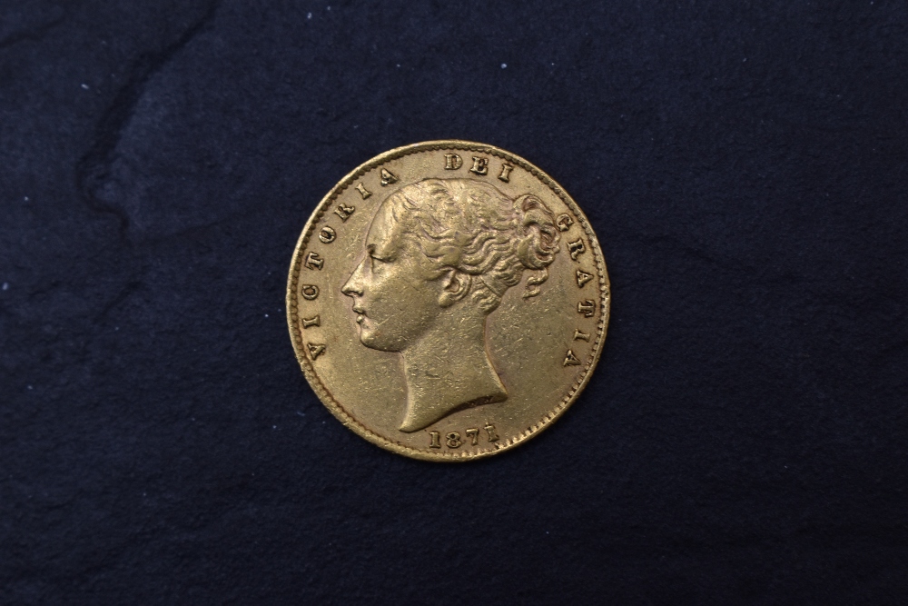 A 1871 Queen Victoria Gold Sovereign, Shield Back, Young Head, Sydney Mint, under shied mint mark - Image 2 of 2