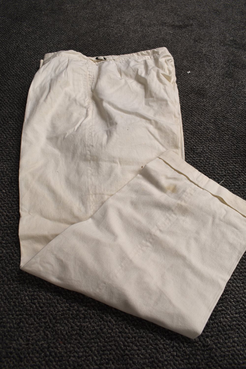 A carton of assorted clothes including mens cotton white trousers, ladies linen painting smocks, a - Image 6 of 11