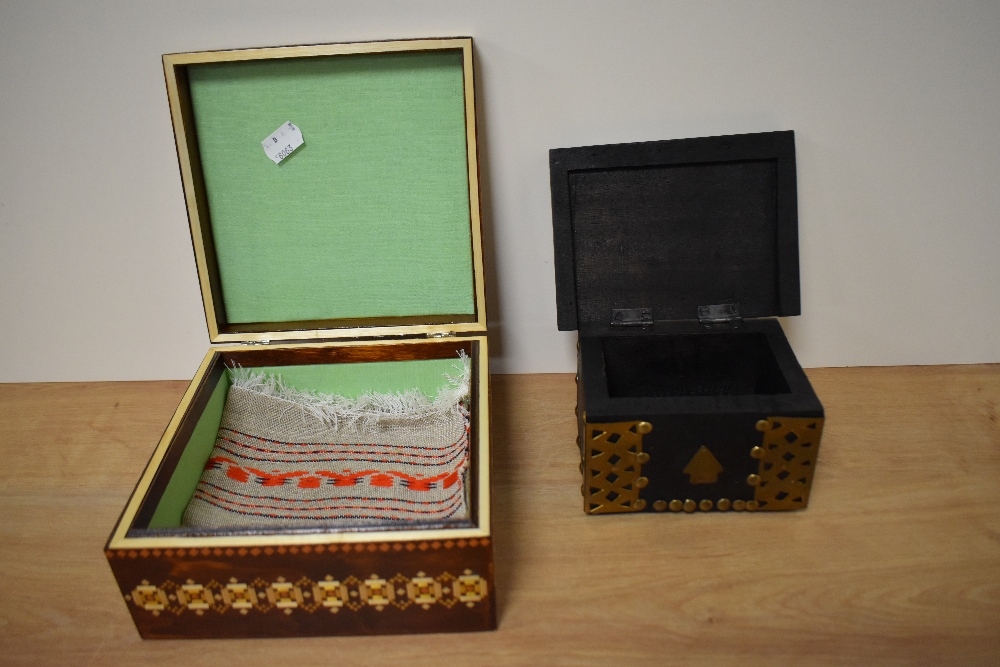 A straw work Etrog type box, having inlaid design with knight on horse back to centre, sold with - Image 2 of 2