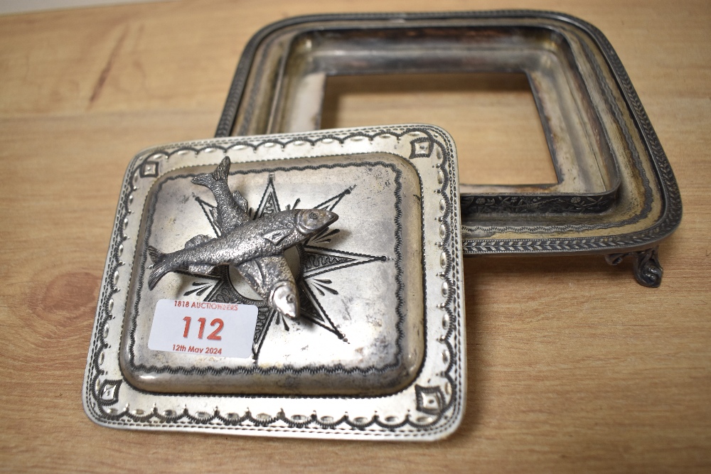 A late 19th/early 20th Century silver plated part sardine box and tray, measuring 15cm x 15cm - Image 2 of 3