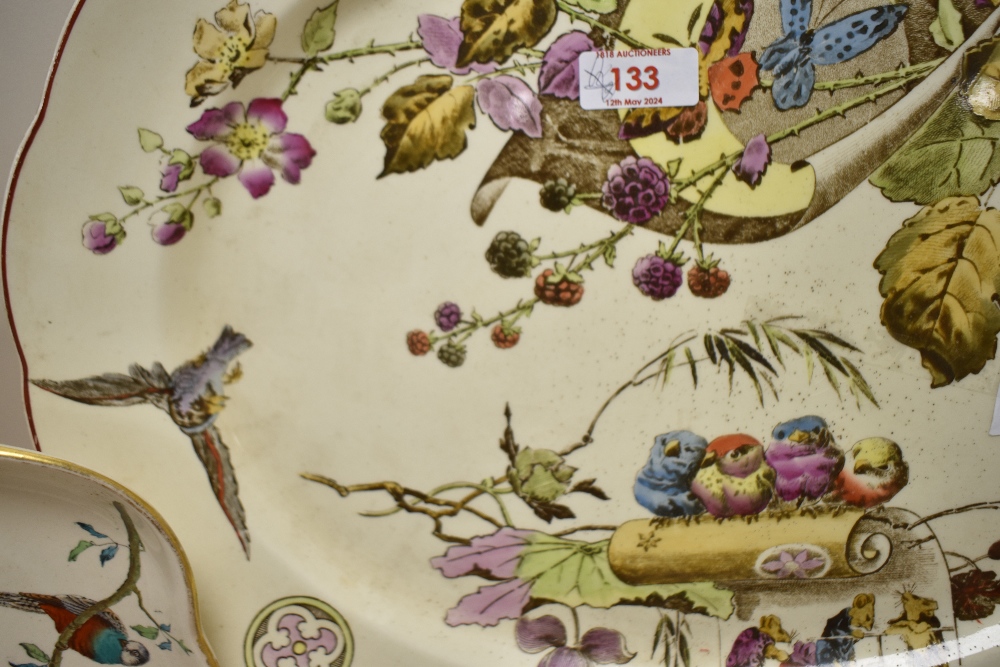 A Victorian Powell, Bishop, & Stonier hand painted ashette, decorated with birds and butterflies - Image 2 of 4