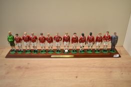 A Danbury Mint, Champions of Europe 1999, Manchester United 13 players and Sir Alex Ferguson ceramic