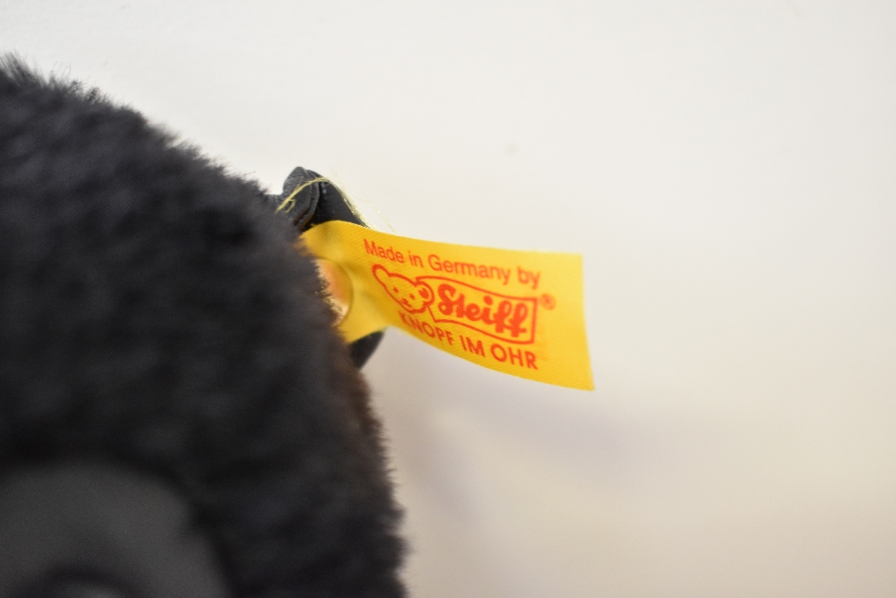 A modern Steiff Bear, 660634 Gorilla with yellow tag and button, in pull string bag - Image 3 of 3